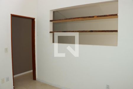Sala de casa de condomínio para alugar com 4 quartos, 500m² em Parque Silvino Pereira, Cotia