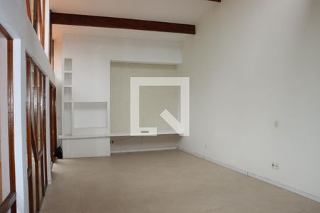 Sala de casa de condomínio para alugar com 4 quartos, 500m² em Parque Silvino Pereira, Cotia