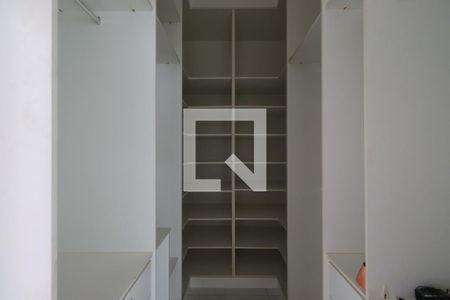 Closet da suíte 1 de casa para alugar com 3 quartos, 250m² em City Ribeirão, Ribeirão Preto