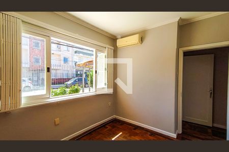 Quarto 1 de apartamento para alugar com 2 quartos, 54m² em Santo Antônio, Porto Alegre
