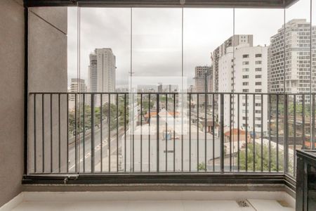 Varanda de kitnet/studio à venda com 1 quarto, 25m² em Campo Belo, São Paulo