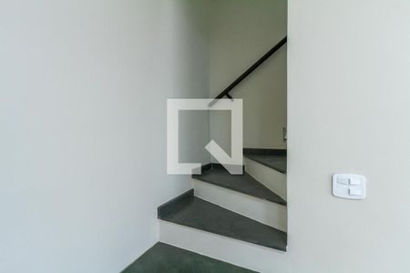 Escada de casa para alugar com 4 quartos, 195m² em Jardim Brasilandia, São Bernardo do Campo