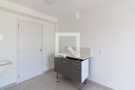 Sala/Cozinha de apartamento para alugar com 1 quarto, 27m² em Jardim Itacolomi, São Paulo