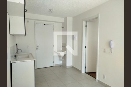 Sala com cozinha integrada de apartamento para alugar com 1 quarto, 27m² em Guaiauna, São Paulo