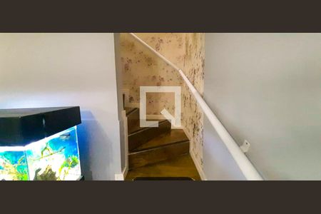 Escada de casa à venda com 3 quartos, 210m² em Jardim das Flores, Osasco