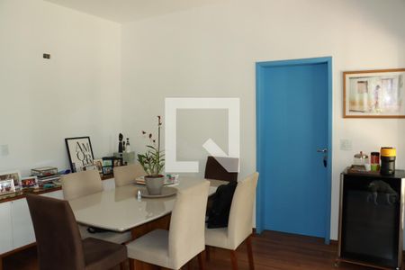 Sala de casa de condomínio para alugar com 5 quartos, 300m² em Jardim Colibri, Cotia