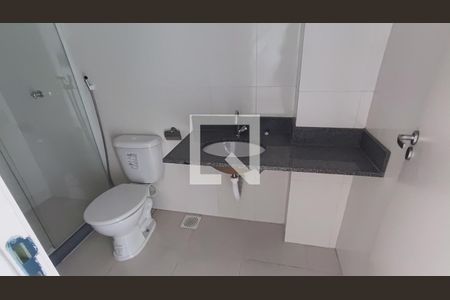 Banheiro de apartamento para alugar com 1 quarto, 55m² em Curicica, Rio de Janeiro