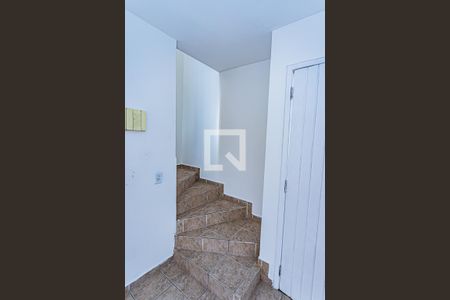 Escada de casa para alugar com 2 quartos, 80m² em Vila Nina, São Paulo