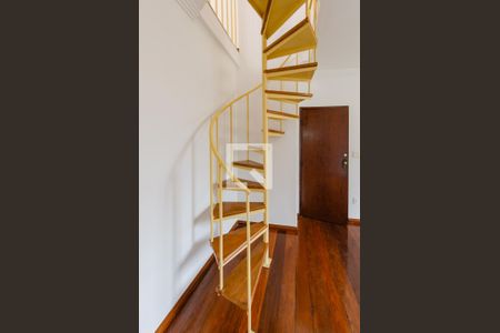 Escada de apartamento para alugar com 3 quartos, 160m² em Alto Caiçaras, Belo Horizonte