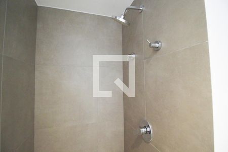 Banheiro de kitnet/studio para alugar com 1 quarto, 22m² em Indianópolis, São Paulo