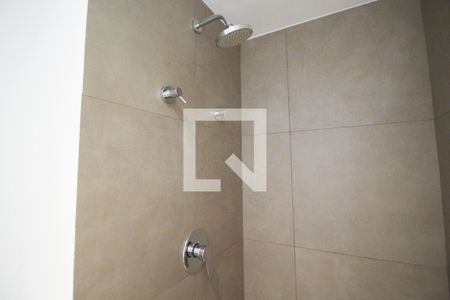 Banheiro de kitnet/studio para alugar com 1 quarto, 26m² em Indianópolis, São Paulo