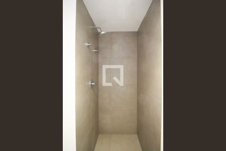 Banheiro de kitnet/studio para alugar com 1 quarto, 26m² em Indianópolis, São Paulo