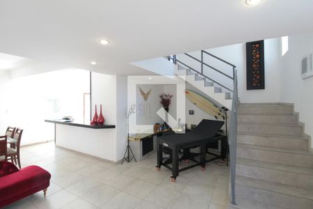 Sala de casa à venda com 4 quartos, 390m² em Braúnas, Belo Horizonte