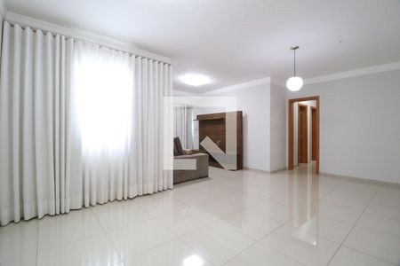 Sala de apartamento para alugar com 3 quartos, 101m² em Santa Mônica, Uberlândia