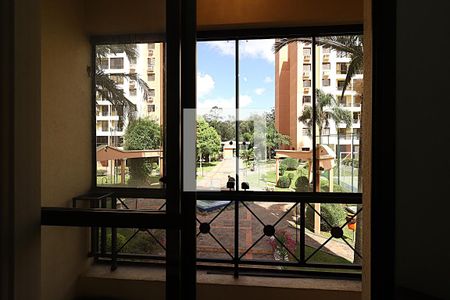 Janela e Sacada da Sala de apartamento à venda com 2 quartos, 62m² em Jardim Carvalho, Porto Alegre