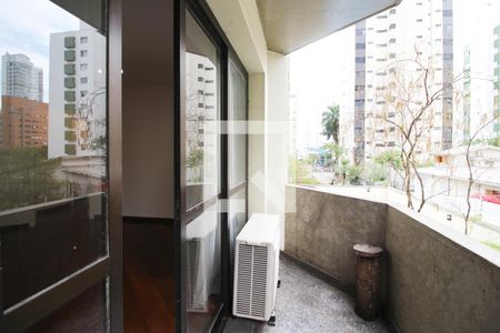 Varanda de apartamento à venda com 3 quartos, 135m² em Moema, São Paulo