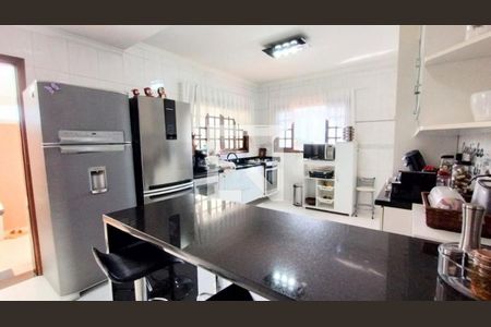 Casa à venda com 3 quartos, 200m² em Jardim Jabaquara, São Paulo