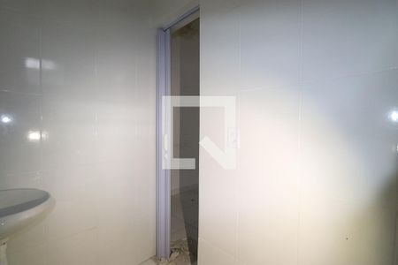 Banheiro de kitnet/studio para alugar com 1 quarto, 18m² em Lapa, São Paulo