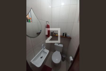 Lavabo de casa de condomínio para alugar com 2 quartos, 74m² em Parque Bitaru, São Vicente