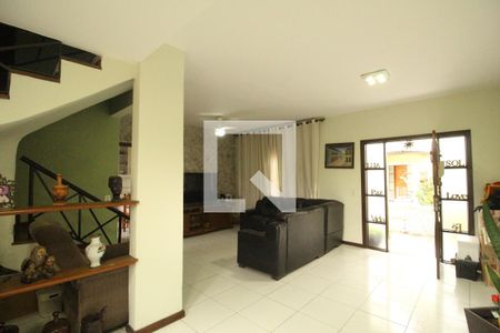 Sala de casa de condomínio para alugar com 3 quartos, 121m² em Pechincha, Rio de Janeiro