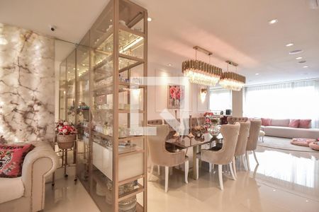 Sala de Jantar de apartamento à venda com 3 quartos, 252m² em Real Parque, São Paulo