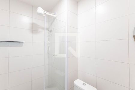 Banheiro de kitnet/studio para alugar com 1 quarto, 33m² em República, São Paulo