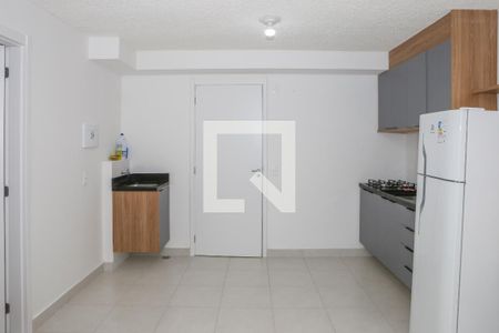 Sala/Cozinha de apartamento para alugar com 1 quarto, 28m² em Parque Industrial Tomas Edson, São Paulo