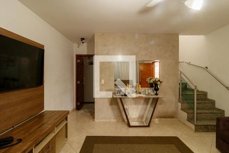 Sala de casa à venda com 3 quartos, 105m² em Vila Nivi, São Paulo