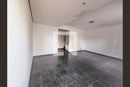 Casa à venda com 4 quartos, 239m² em Rio Pequeno, São Paulo