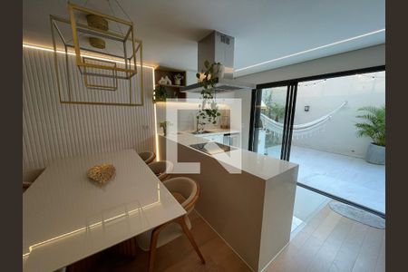 Sala de casa de condomínio para alugar com 3 quartos, 146m² em Parque Rincao, Cotia