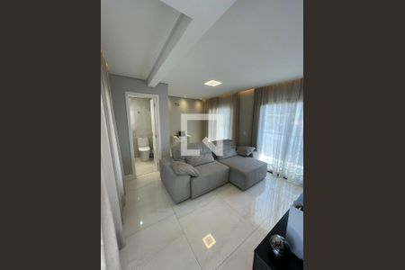 Sala de TV de casa de condomínio para alugar com 3 quartos, 146m² em Parque Rincao, Cotia