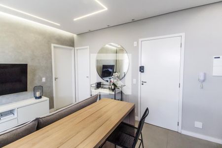 Sala de apartamento à venda com 1 quarto, 56m² em Jardim Tupanci, Barueri