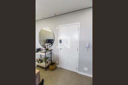 Entrada de apartamento à venda com 1 quarto, 56m² em Jardim Tupanci, Barueri
