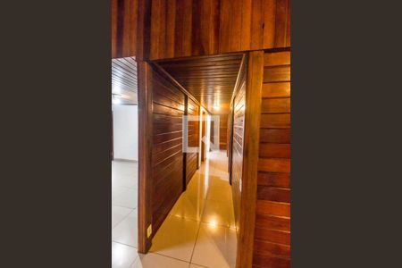 Corredor de casa de condomínio para alugar com 4 quartos, 214m² em São Fernando Residencia, Barueri