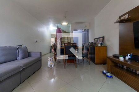Sala de casa à venda com 3 quartos, 108m² em Vila Carrão, São Paulo