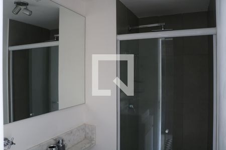 Banheiro de kitnet/studio para alugar com 1 quarto, 25m² em Perdizes, São Paulo