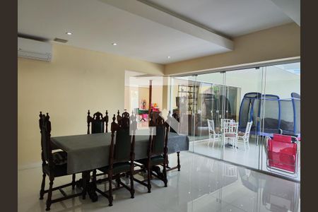 Sala de casa de condomínio para alugar com 4 quartos, 645m² em Barra da Tijuca, Rio de Janeiro