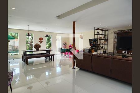 Sala de casa de condomínio para alugar com 4 quartos, 645m² em Barra da Tijuca, Rio de Janeiro