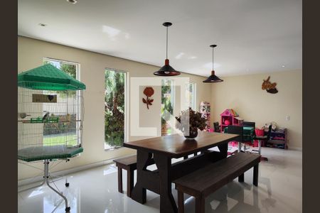 Sala de casa de condomínio para alugar com 4 quartos, 645m² em Barra da Tijuca, Rio de Janeiro