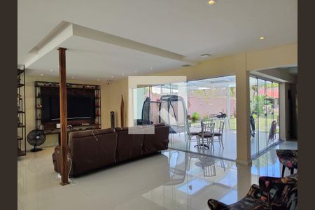 Sala de casa de condomínio para alugar com 4 quartos, 645m² em Barra da Tijuca, Rio de Janeiro