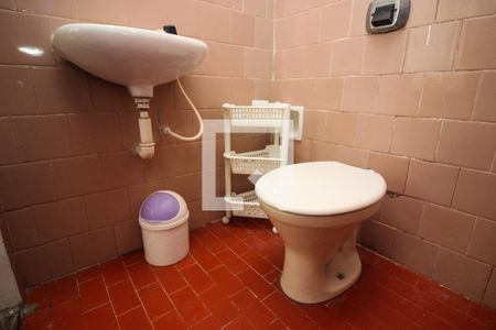 Banheiro de kitnet/studio para alugar com 1 quarto, 25m² em Centro Histórico, Porto Alegre