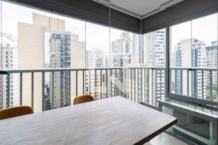 Varanda de kitnet/studio para alugar com 1 quarto, 27m² em Moema, São Paulo