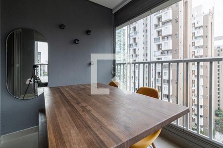 Varanda de kitnet/studio para alugar com 1 quarto, 27m² em Moema, São Paulo