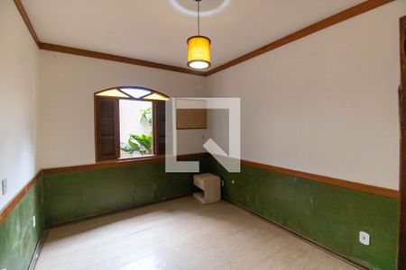 Quarto  de casa de condomínio à venda com 5 quartos, 420m² em Itaipu, Niterói
