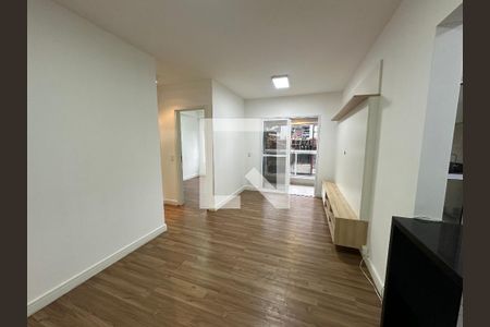 Sala de apartamento para alugar com 2 quartos, 67m² em Empresarial 18 do Forte, Barueri