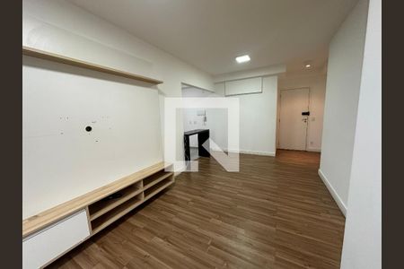 Sala de apartamento para alugar com 2 quartos, 67m² em Empresarial 18 do Forte, Barueri