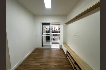 Sala de apartamento para alugar com 2 quartos, 67m² em Empresarial 18 do Forte, Barueri