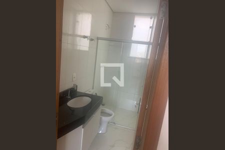 Banheiro de casa de condomínio para alugar com 3 quartos, 60m² em Parque Xangri-Lá, Contagem