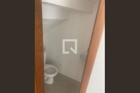 Banheiro de casa de condomínio para alugar com 3 quartos, 60m² em Parque Xangri-Lá, Contagem