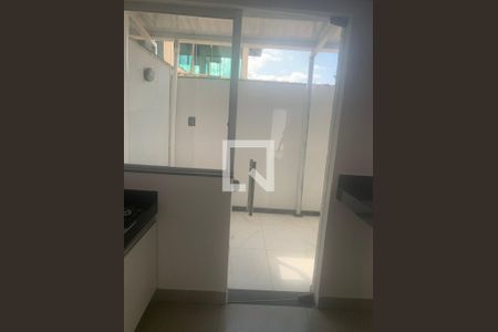 Cozinha de casa de condomínio para alugar com 3 quartos, 60m² em Parque Xangri-Lá, Contagem